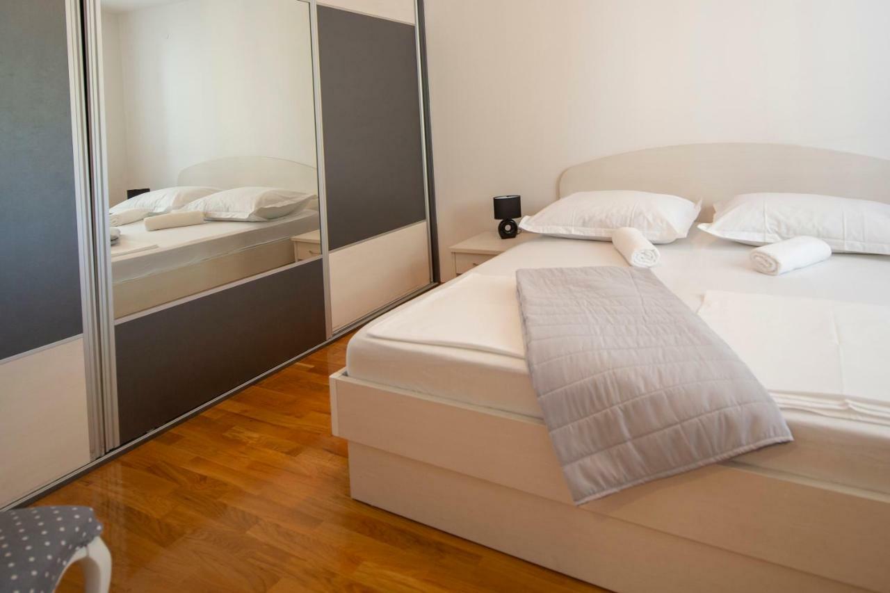 Apartman Pjero 3+2 Makarska Ngoại thất bức ảnh